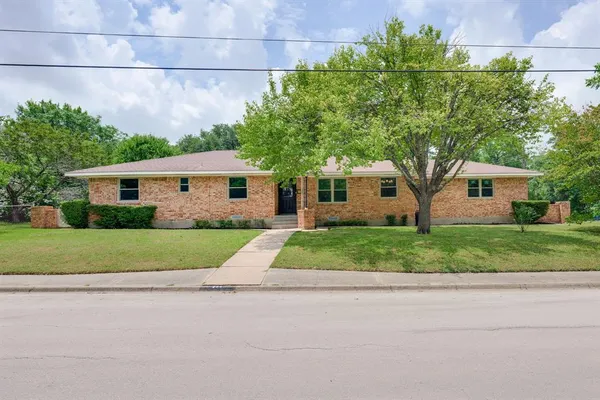 $275,000 | 224 West Lanett Drive, DeSoto, TX 75115