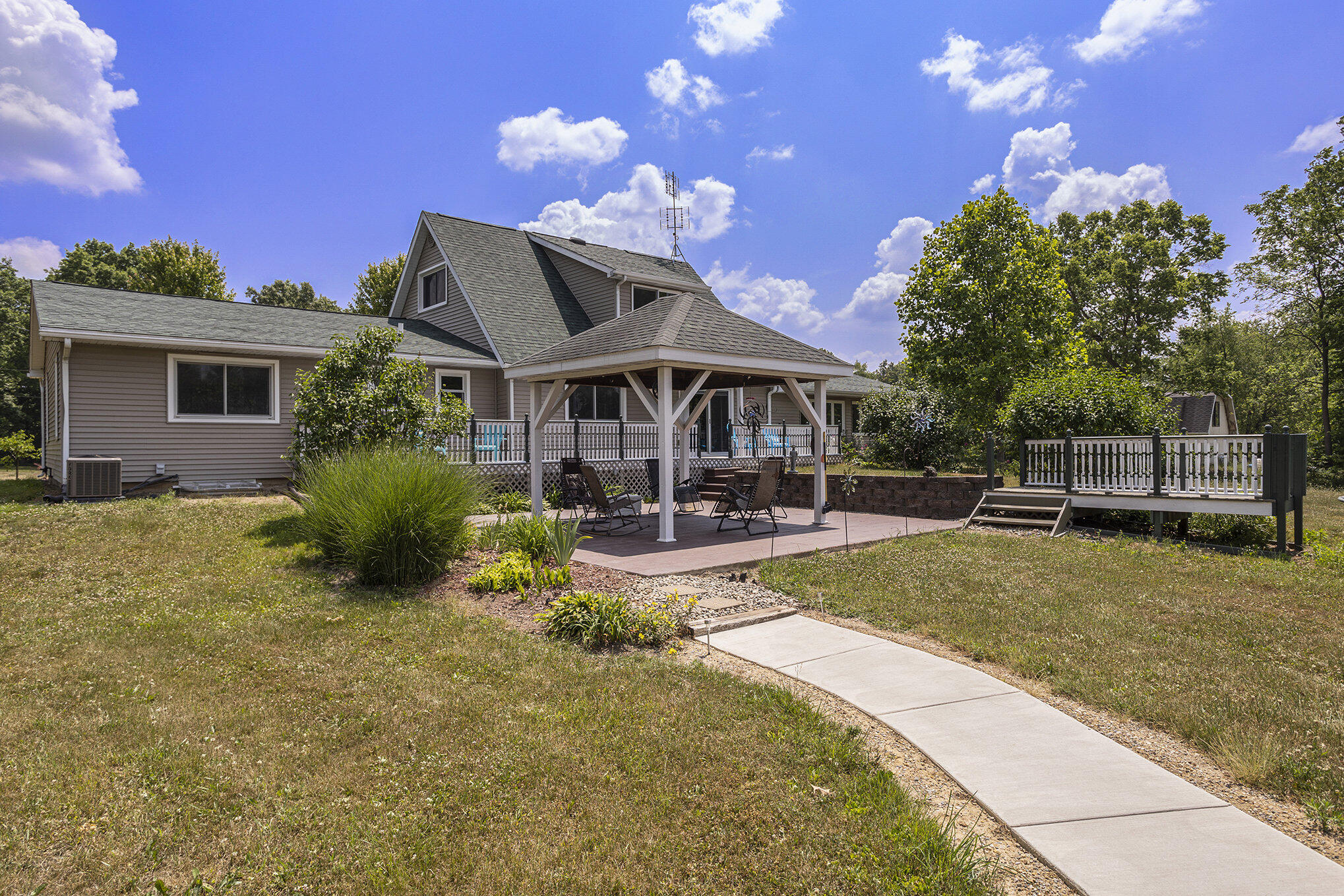9400 River Road Bellevue, MI 49021 - Photo 5 of 50 004_9400_river_rd_bellevue_mi_49021-63