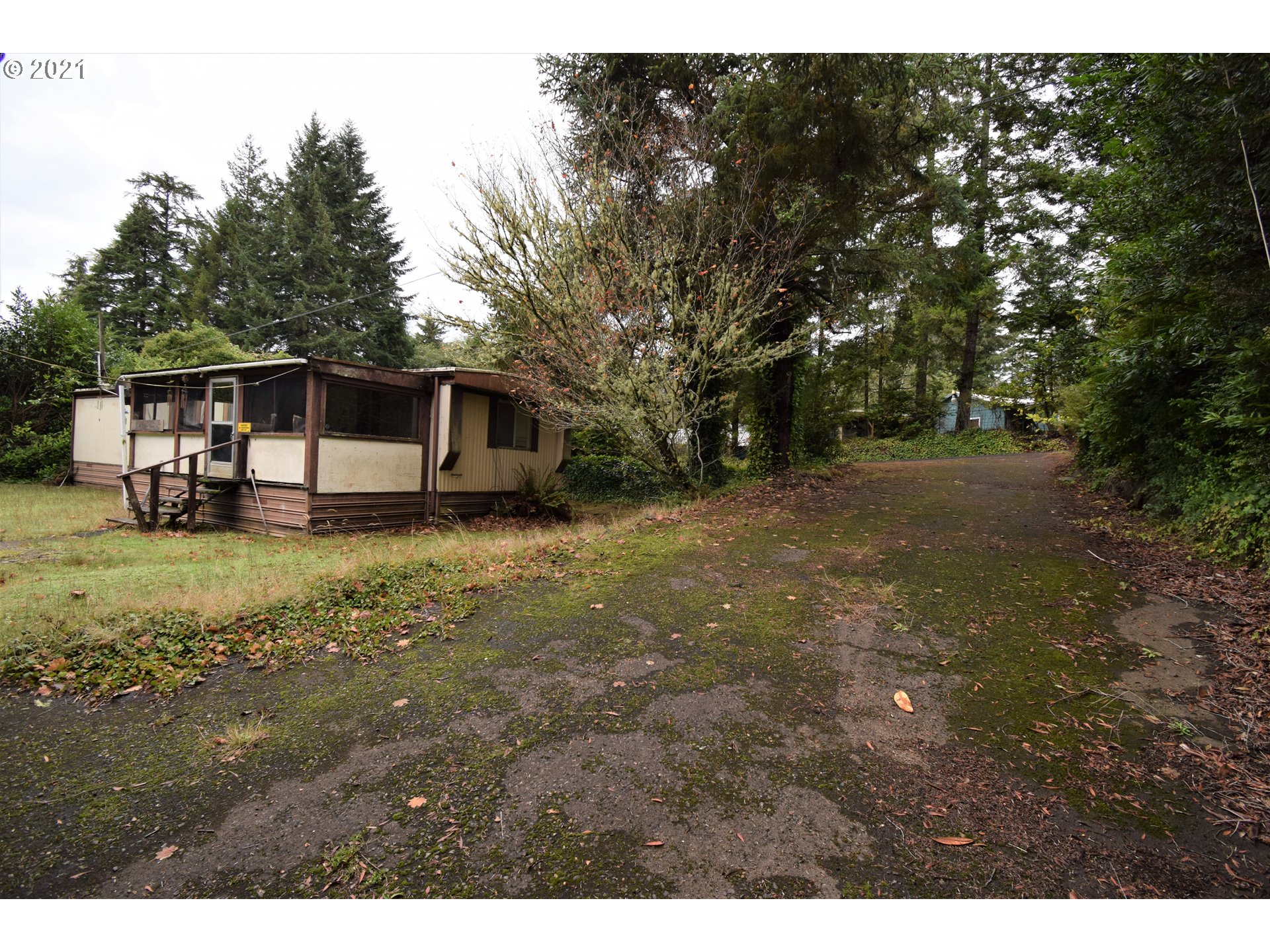 68131 Ridge Road North Bend, OR 97459 - Photo 3 of 28 Gallery Image 3