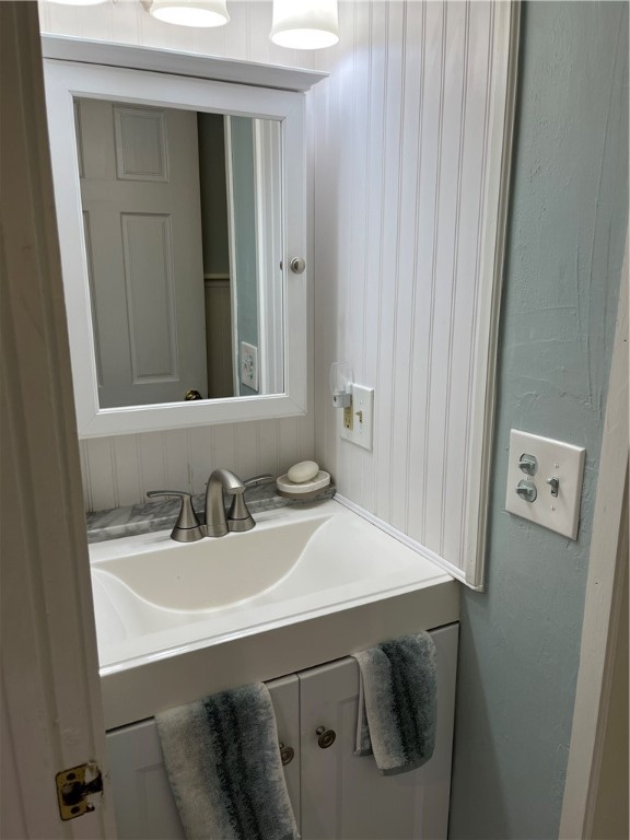 377 3rd Beach Road Middletown, RI 02842 - Photo 13 of 19