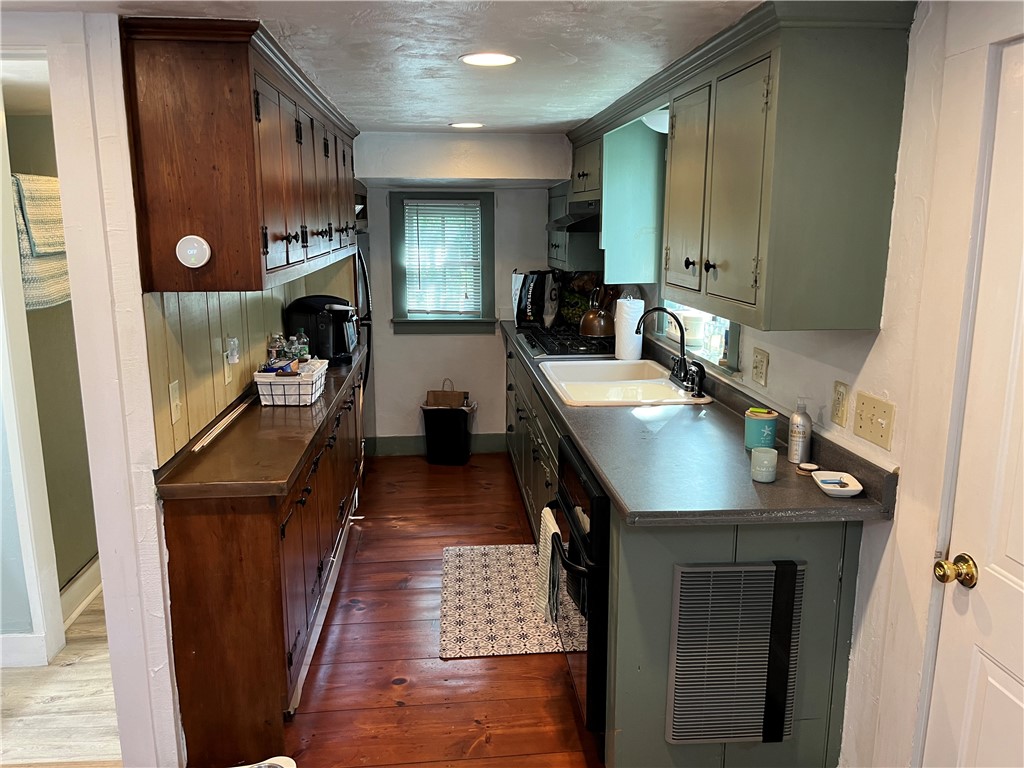 377 3rd Beach Road Middletown, RI 02842 - Photo 6 of 19