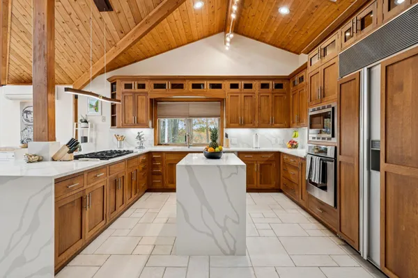 $2,850,000 | 141 Lakewood Drive, Alton, NH 03810