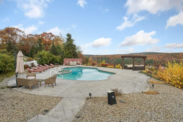 $2,850,000 | 141 Lakewood Drive, Alton, NH 03810