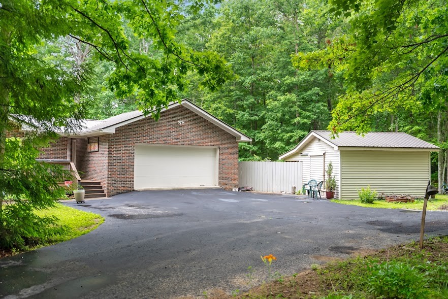 1320 Laurel Way Monterey, TN 38574 - Photo 11 of 67