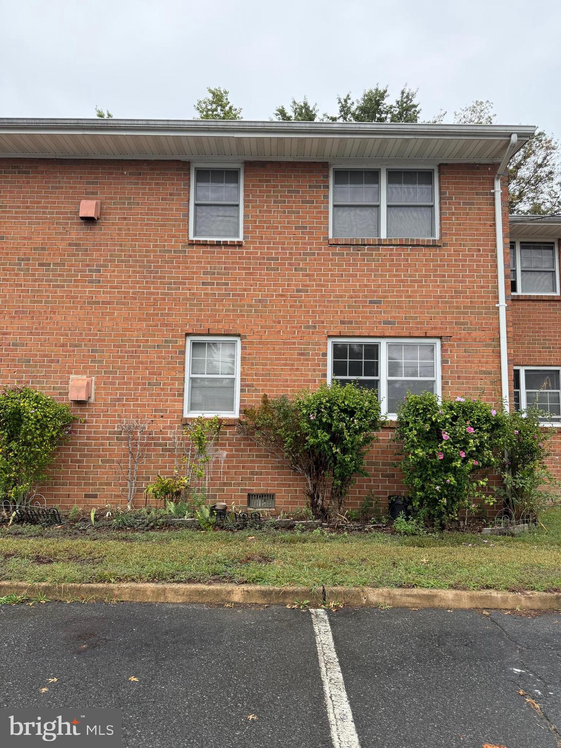121 The Orchards, Unit I Cranbury, NJ 08512 - Photo 25 of 26 a front view of a house with a yard
