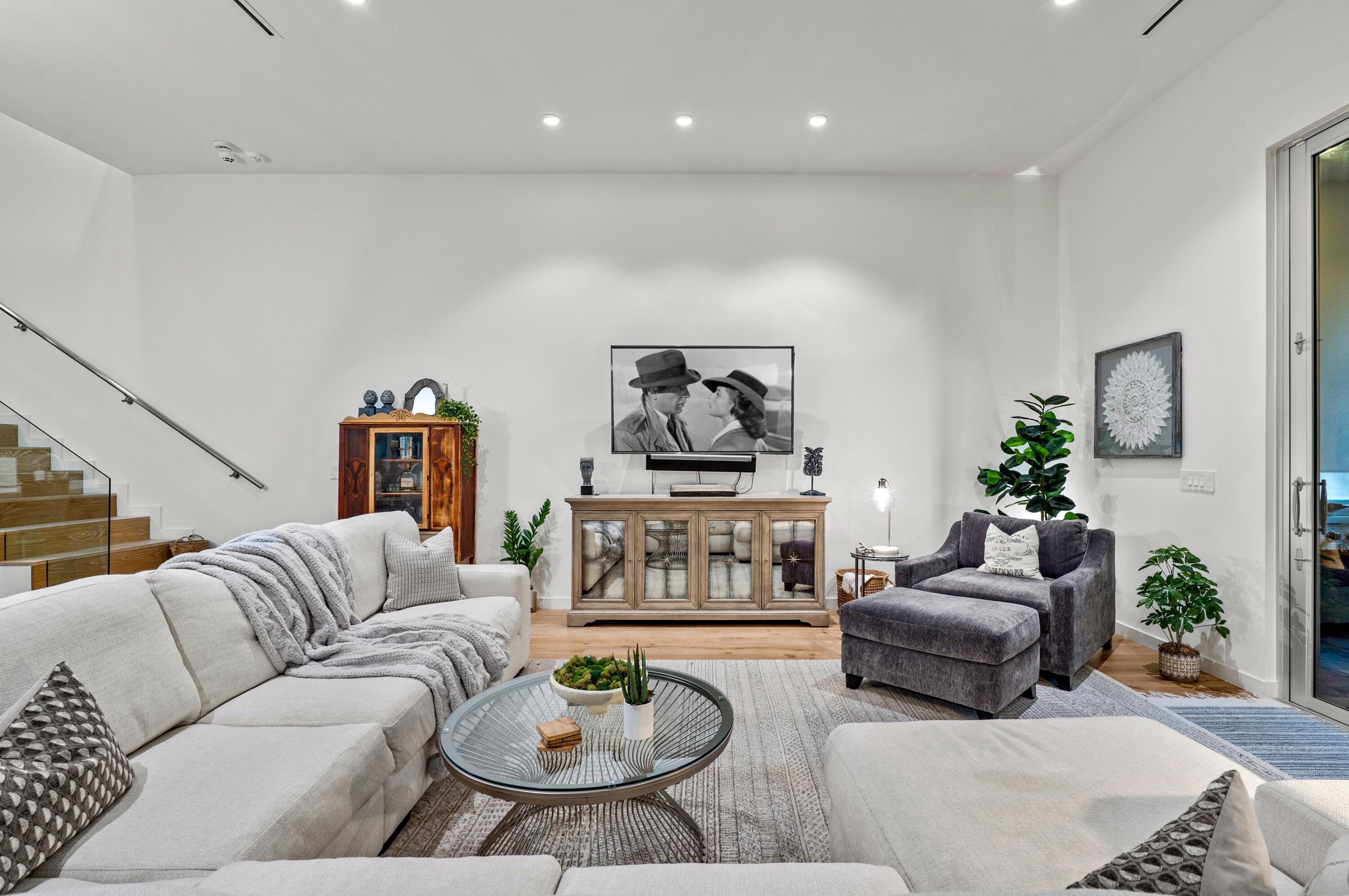 322 Northeast 7th Avenue Delray Beach, FL 33483 - Photo 11 of 38 mls_LIVING_ROOM_STRAIGHT