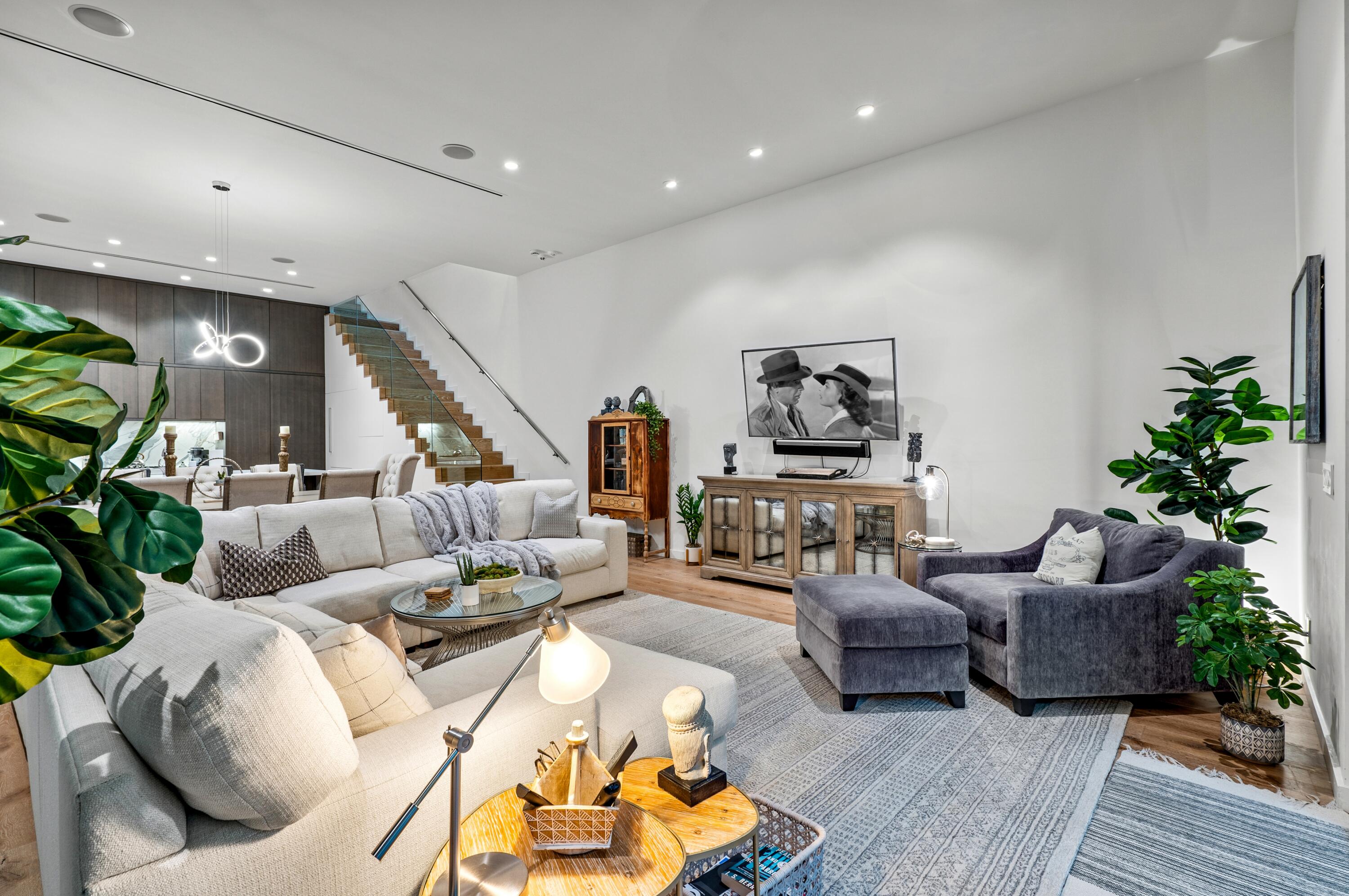 322 Northeast 7th Avenue Delray Beach, FL 33483 - Photo 14 of 38 mls_LIVING_ROOM_ANGLE_IN