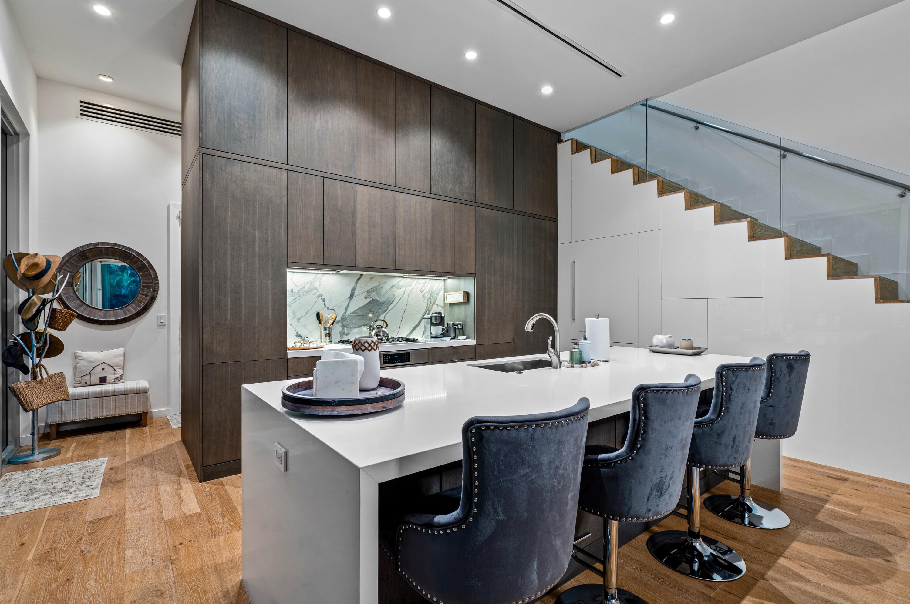 322 Northeast 7th Avenue Delray Beach, FL 33483 - Photo 4 of 38 mls_KITCHEN_ANGLE_IN