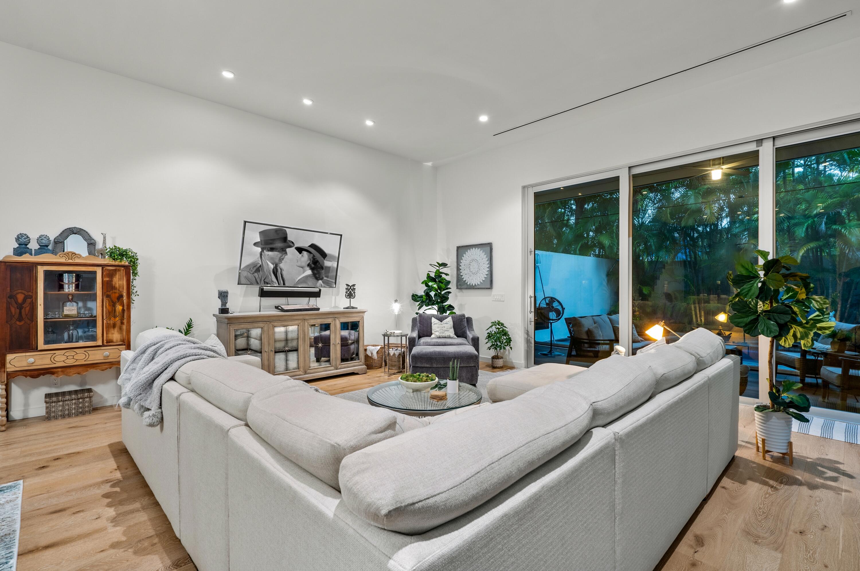 322 Northeast 7th Avenue Delray Beach, FL 33483 - Photo 10 of 38 mls_LIVING_ROOM_ANGLE_RIGHT