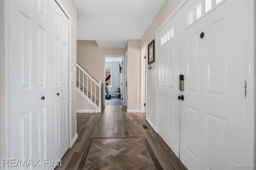 263 Torrent Court Rochester Hills, MI 48307 - Photo 2 of 37