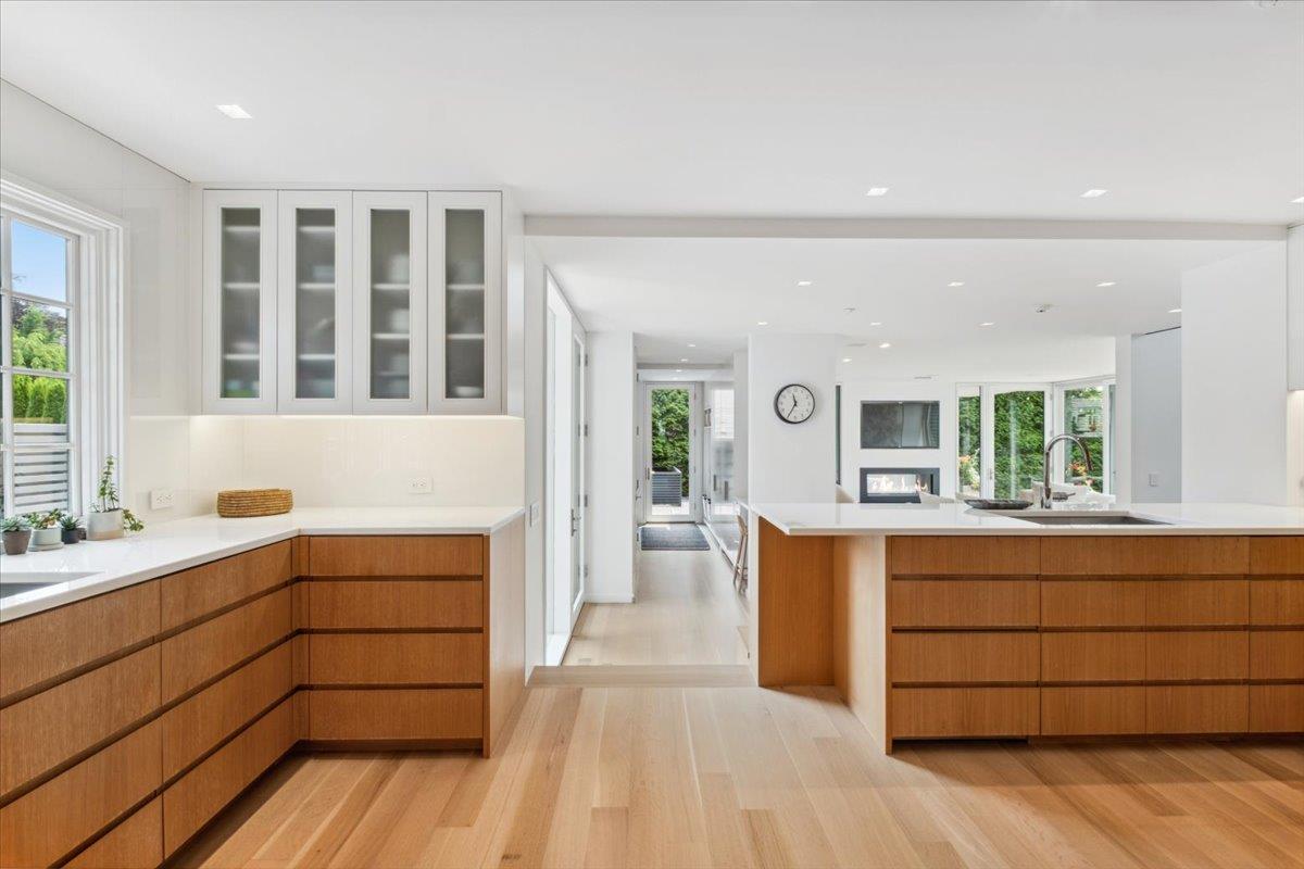 35 Halsted Place Rye, NY 10580 - Photo 8 of 41 a room with a bed and a window