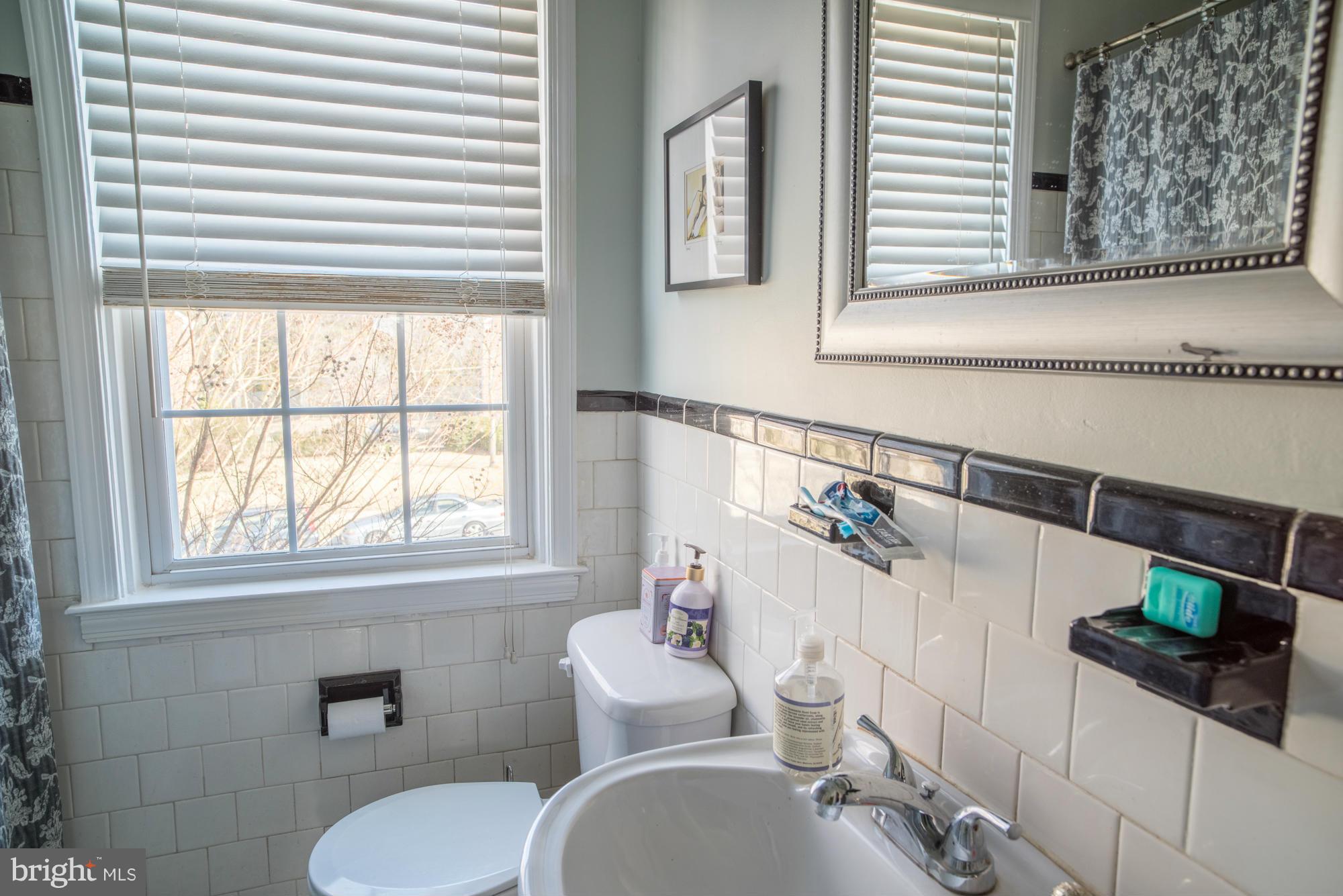 261 Stanmore Road Baltimore, MD 21212 - Photo 10 of 16 Bath