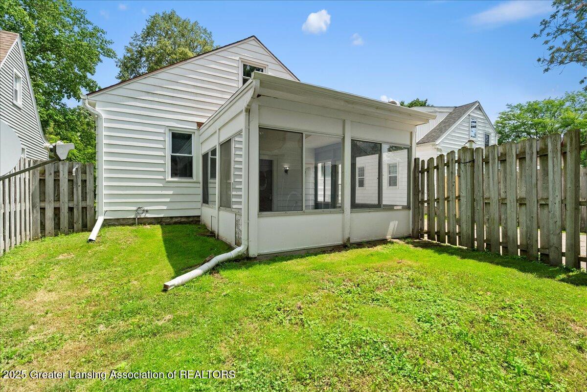 1716 South Rundle Avenue Lansing, MI 48910 - Photo 32 of 36 28-Media Jett - 28