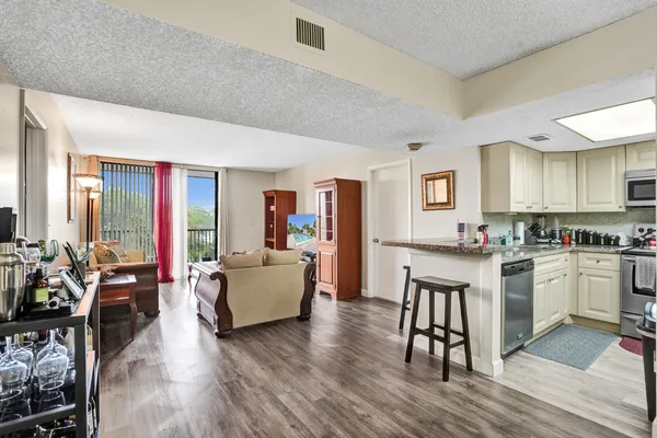 $150,000 | 5570 Northwest 44th Street, Unit 305A, Lauderhill, FL 33319