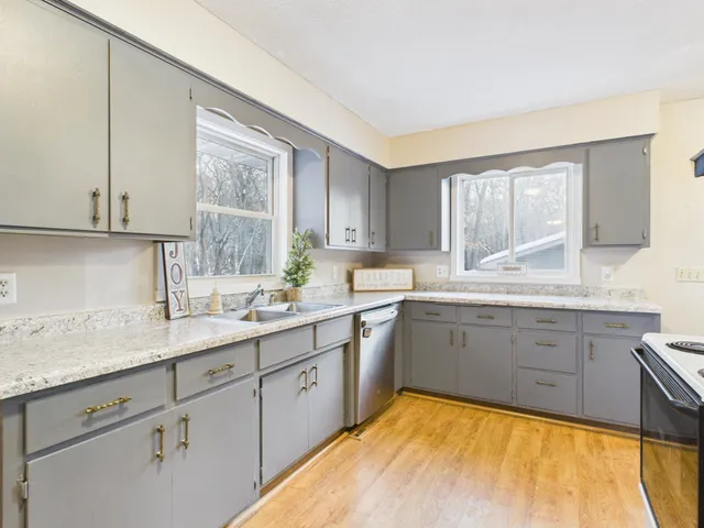 $425,000 | 6858 East Viking Boulevard, Wyoming, MN 55092