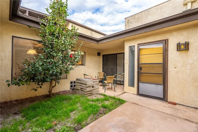 a view of outdoor space yard and porch