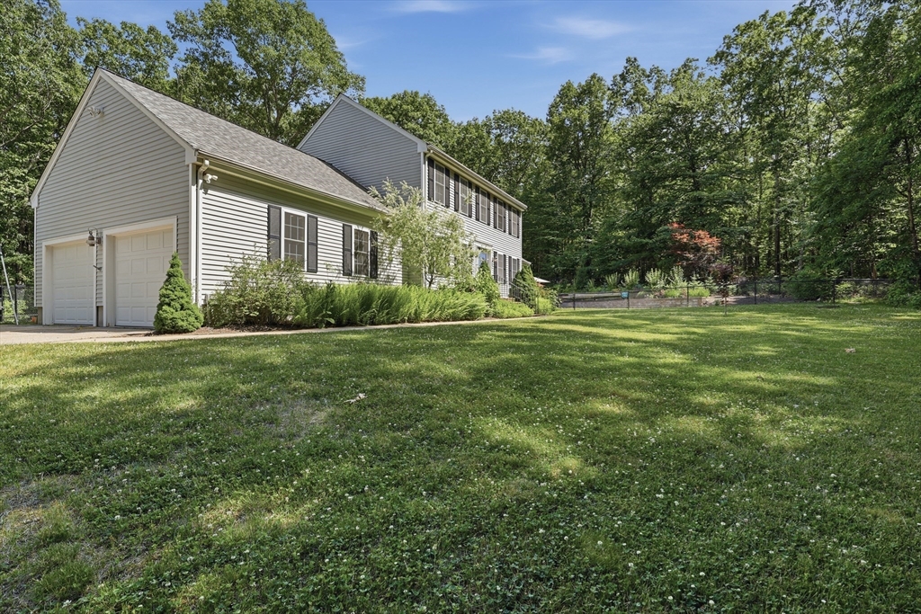 115 Hunter Road Uxbridge, MA 01569 - Photo 35 of 38