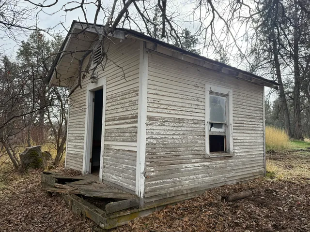 $206,000 | 43045 Bridge Street, Fall River Mills, CA 96028