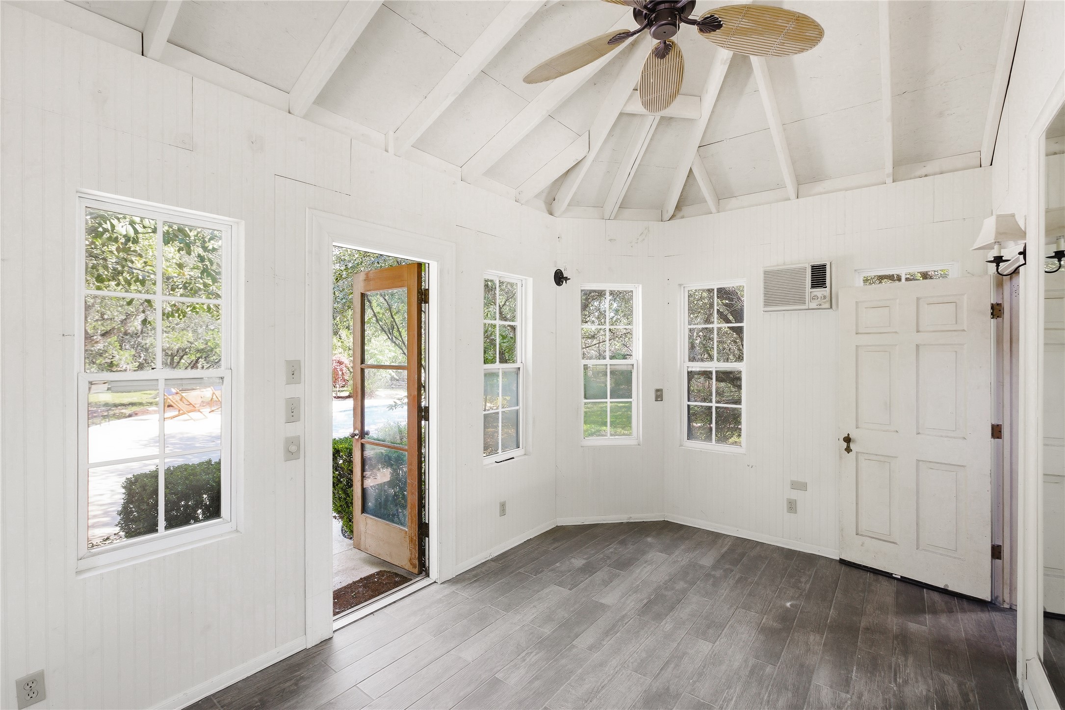 9008 Zyle Road Austin, TX 78737 - Photo 38 of 40 Casita living room