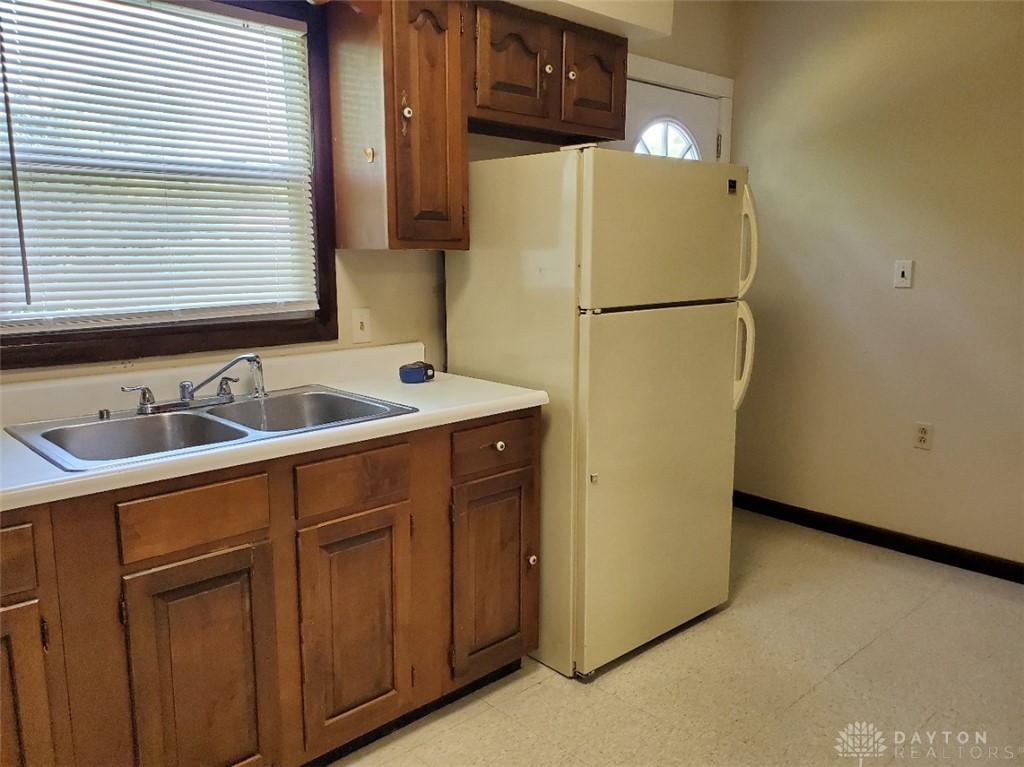 3559 South Tecumseh Road Springfield, OH 45502 - Photo 7 of 18