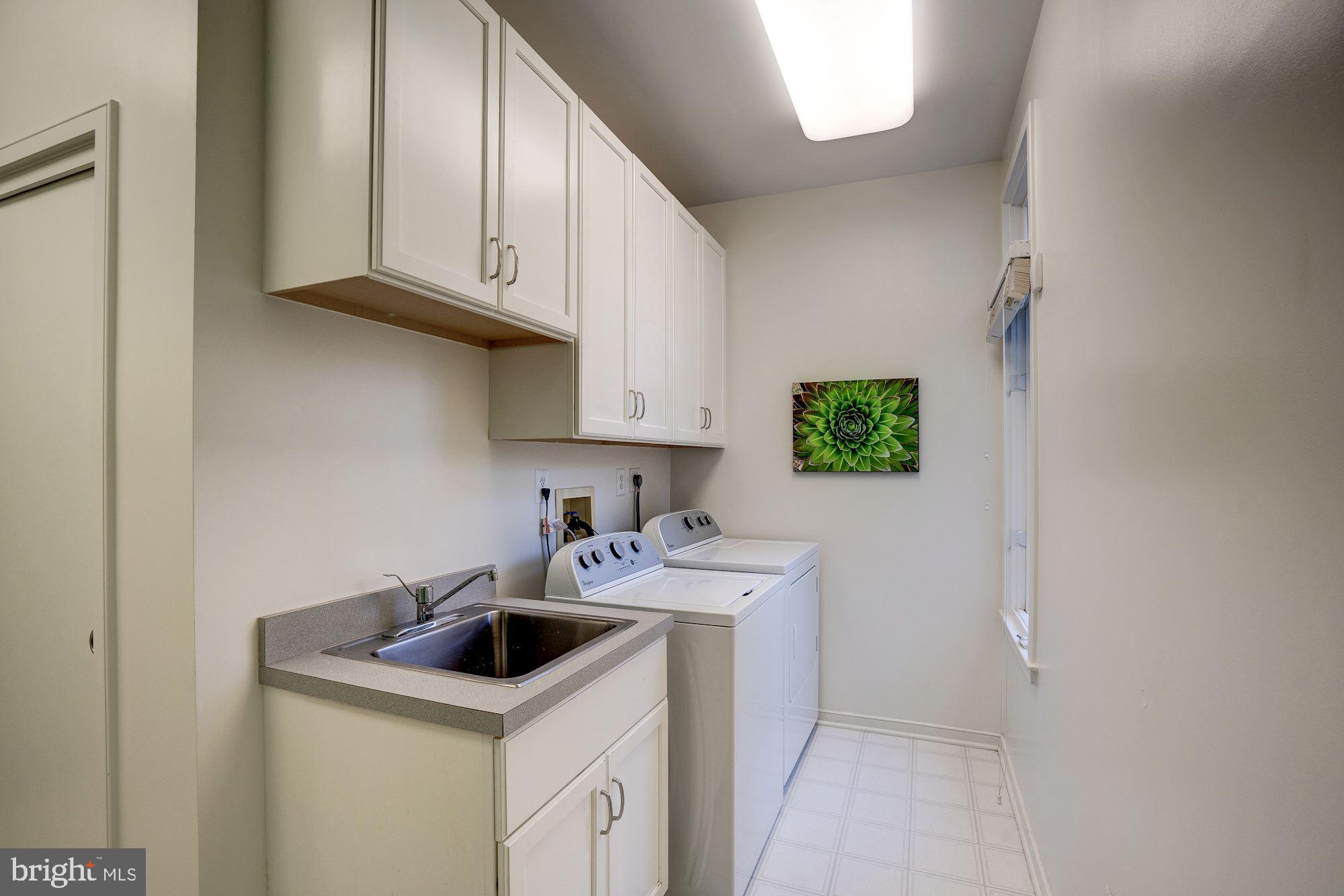 1466 Waterfront Road Reston, VA 20194 - Photo 20 of 69 Laundry