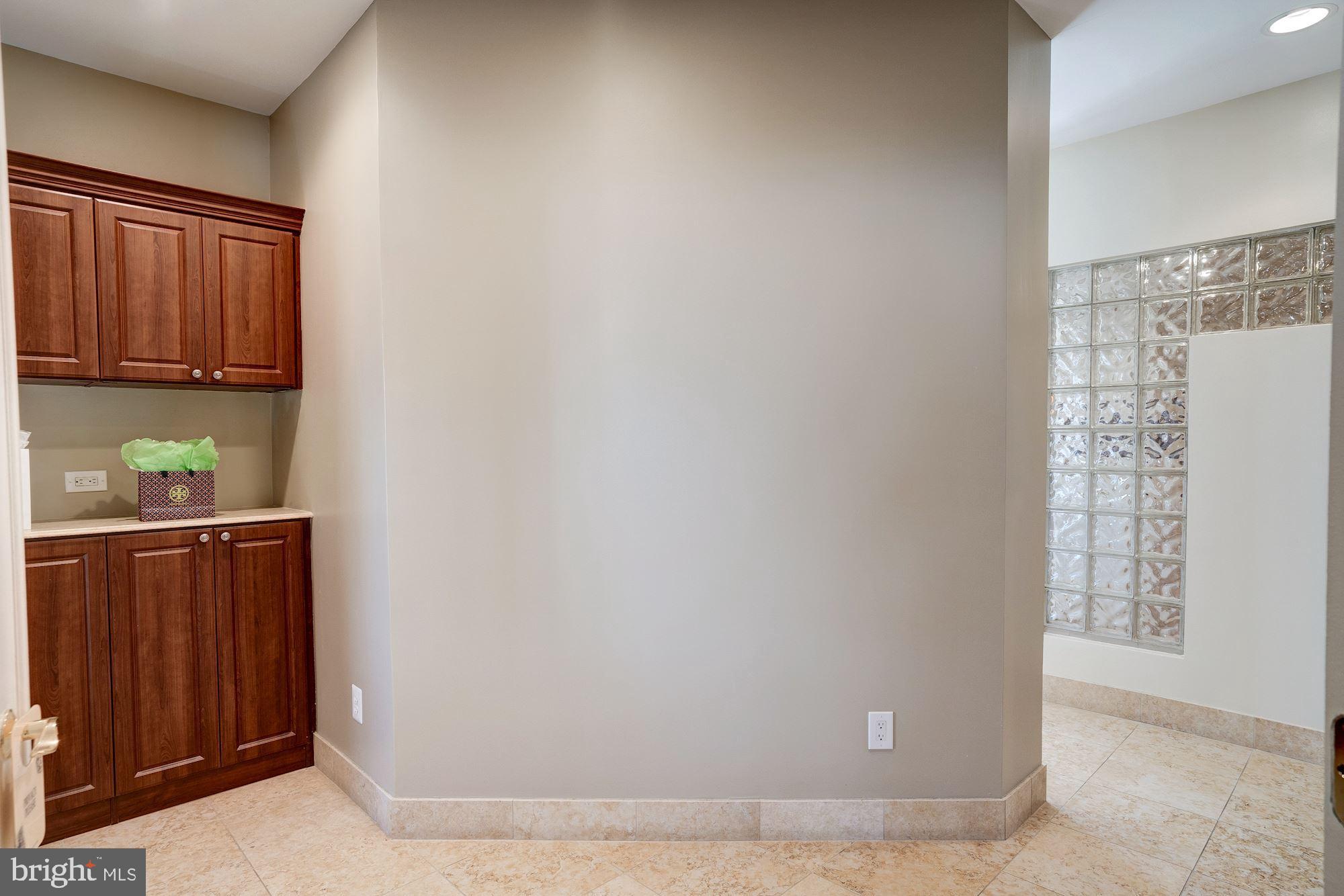 1466 Waterfront Road Reston, VA 20194 - Photo 62 of 69 Upper level master foyer