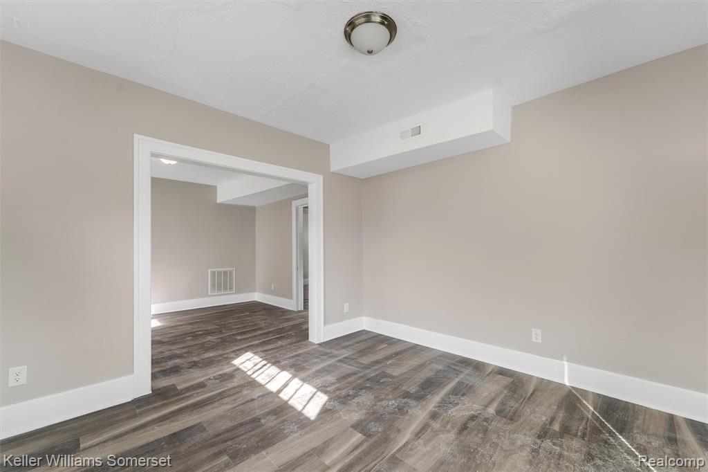 22065 Linwood Eastpointe, MI 48021 - Photo 3 of 27