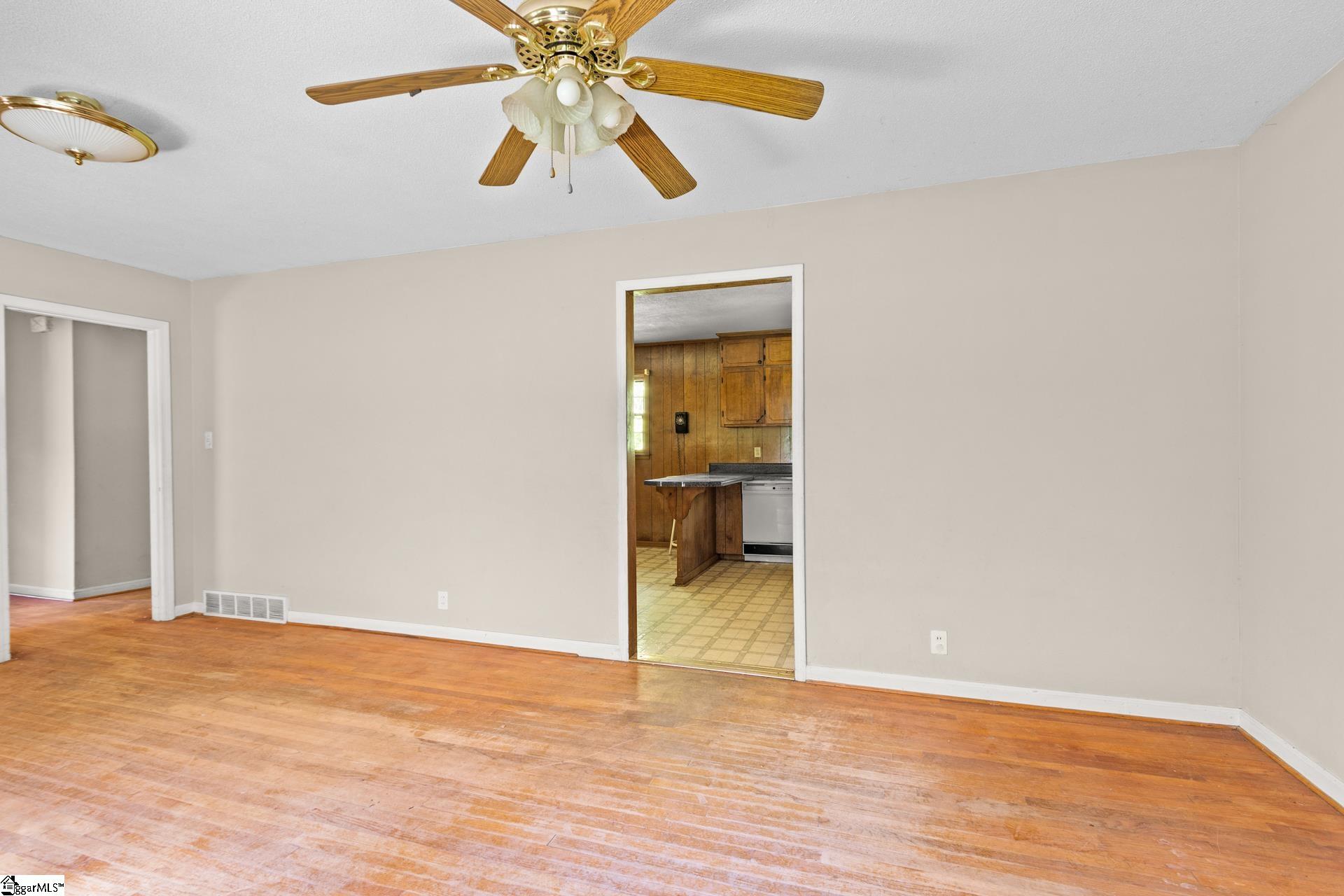 3190 Apple Orchard Road Clinton, SC 29325 - Photo 3 of 34