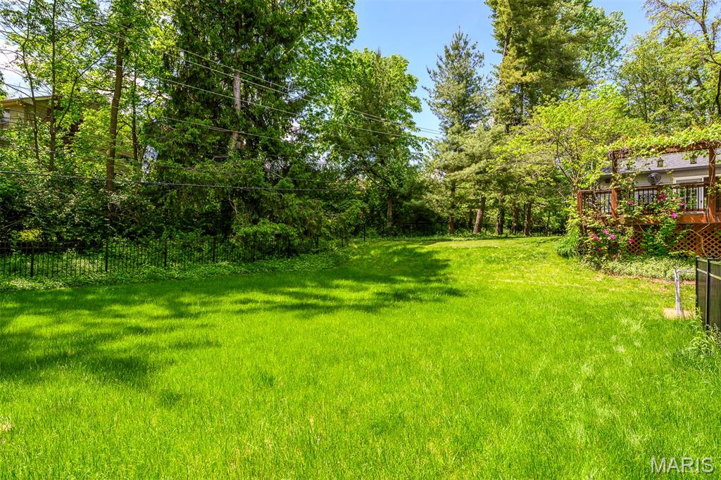 366 Ridgemeadow Drive Chesterfield, MO 63017 - Photo 10 of 63 Gallery Image 10