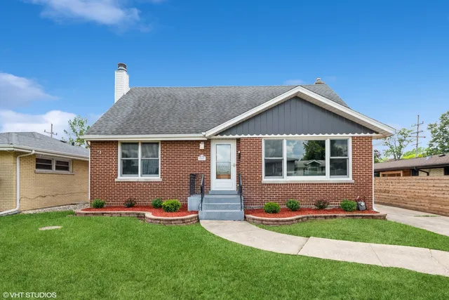 $585,000 | 1001 Oakton Street, Park Ridge, IL 60068