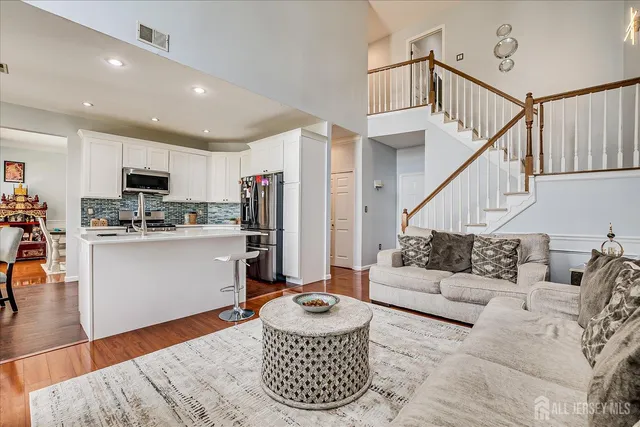 $925,000 | 6 Oxford Court, Kendall Park, NJ 08824