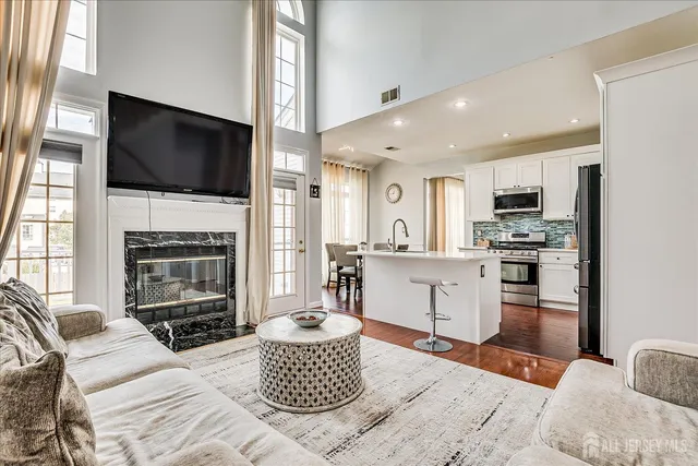 $925,000 | 6 Oxford Court, Kendall Park, NJ 08824