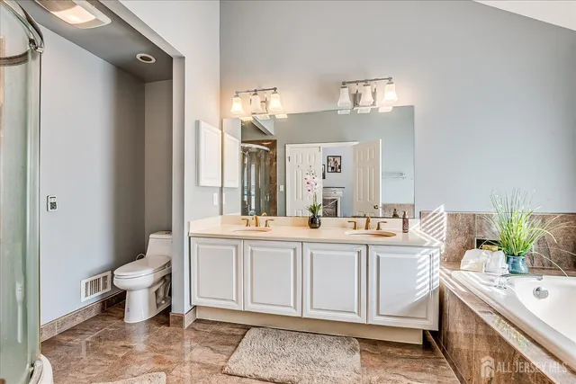 $925,000 | 6 Oxford Court, Kendall Park, NJ 08824