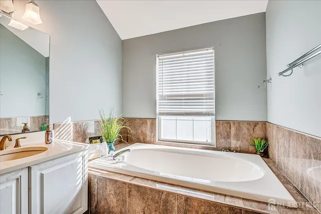 $925,000 | 6 Oxford Court, Kendall Park, NJ 08824