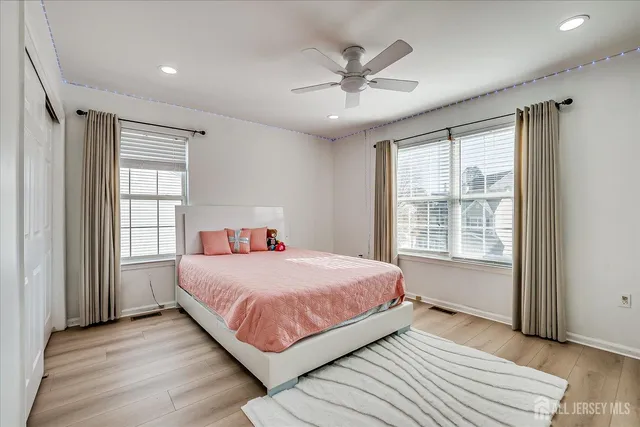 $925,000 | 6 Oxford Court, Kendall Park, NJ 08824