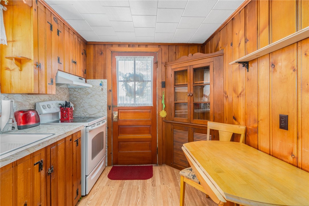 61 Everett Street Bristol, RI 02809 - Photo 5 of 20