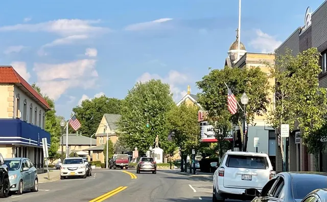 $375,000 | 104 Bon Aire Circle, Unit 8L, Suffern, NY 10901