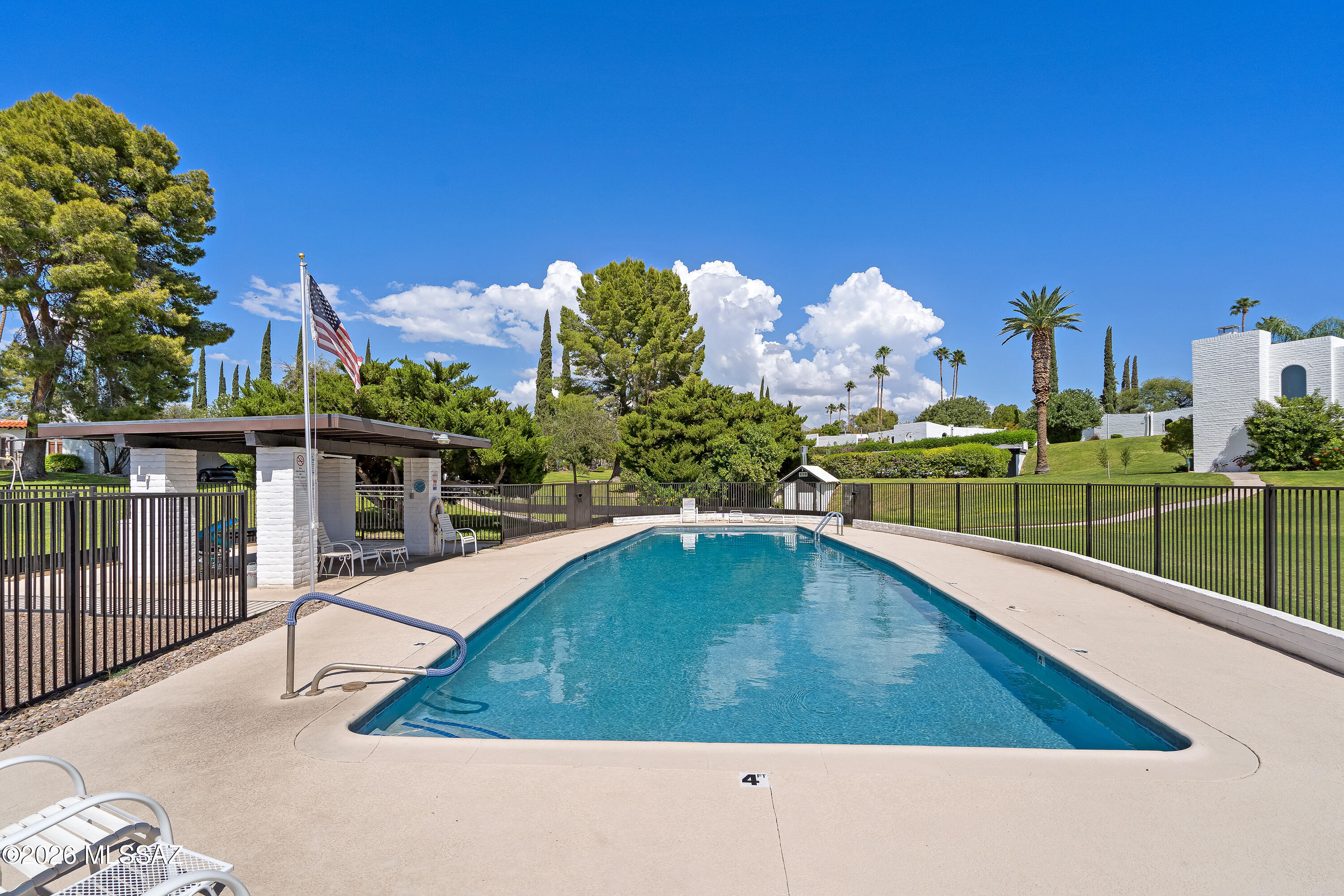 636 West Roller Coaster Road Tucson, AZ 85704 - Photo 26 of 28 Community pool