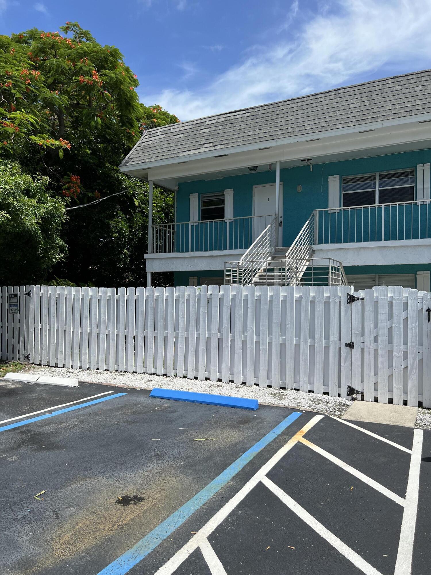 1887 Juno Road, Unit 1 North Palm Beach, FL 33408 - Photo 4 of 27 IMG_7379