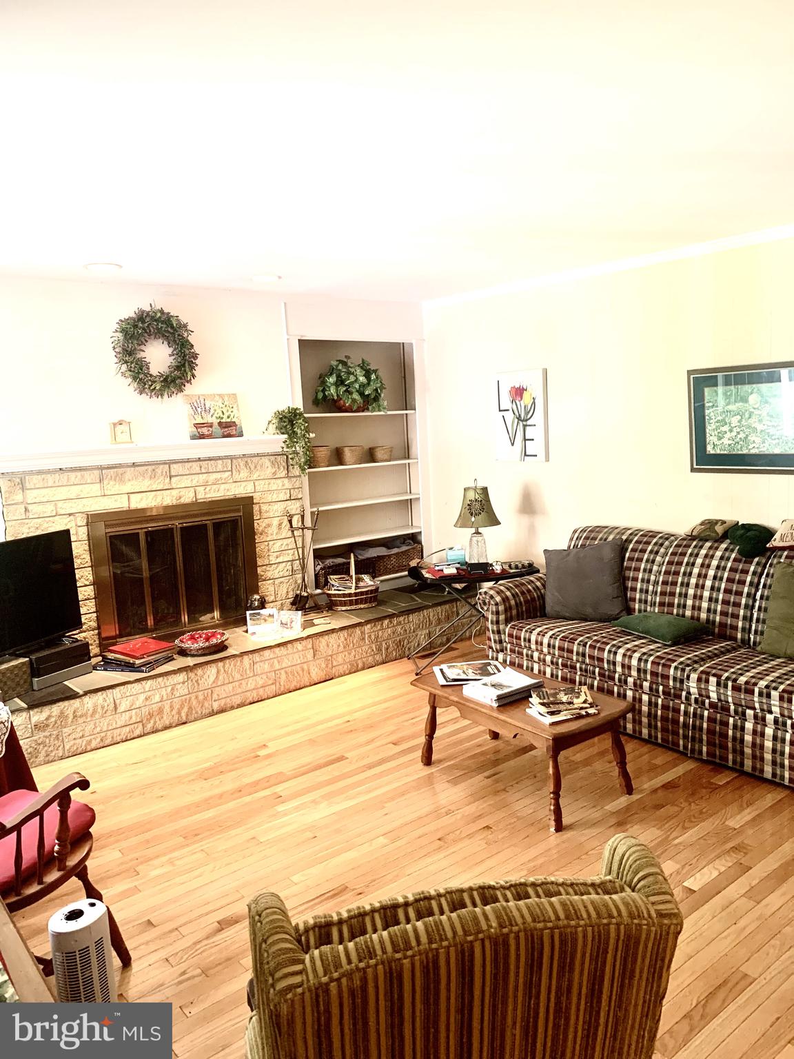 327 Walden Road Wilmington, DE 19803 - Photo 16 of 22 Family Room w/Fireplace and built in shelves
