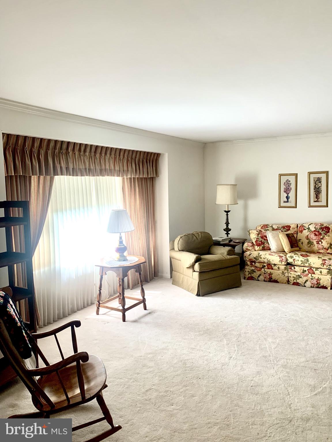 327 Walden Road Wilmington, DE 19803 - Photo 2 of 22 Living Room