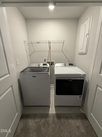 a view of entryway with furniture