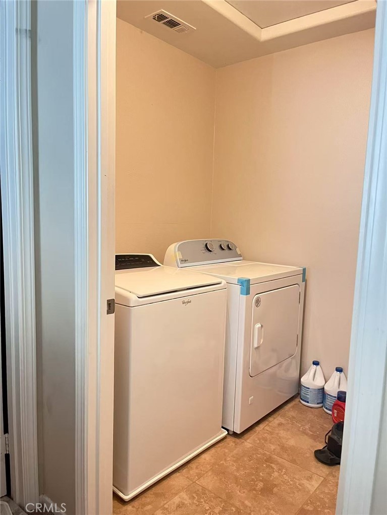 1662 Palermo Drive Riverside, CA 92507 - Photo 6 of 30 a utility room with dryer and washer