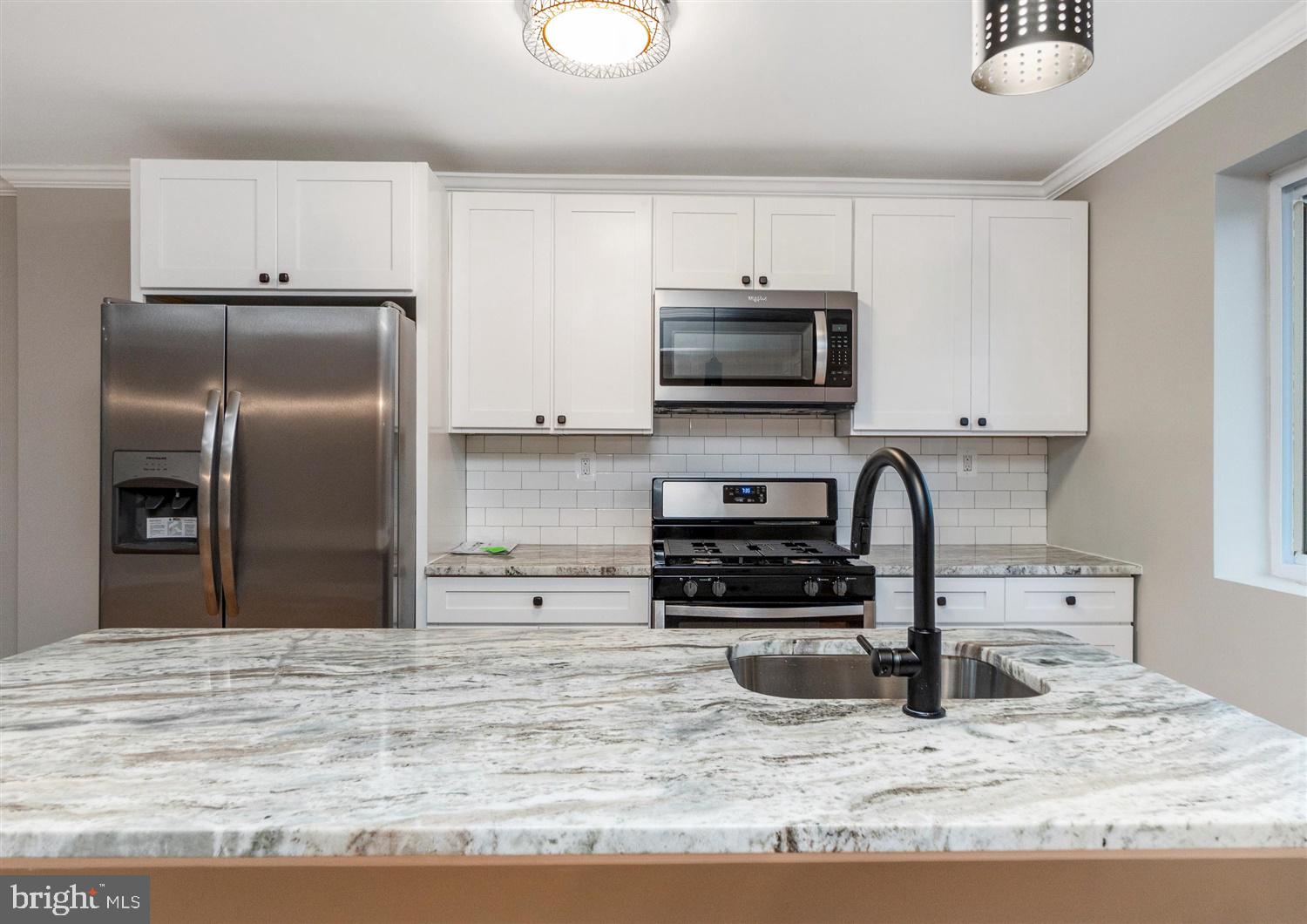 3926 Glenhunt Road Baltimore, MD 21229 - Photo 2 of 33