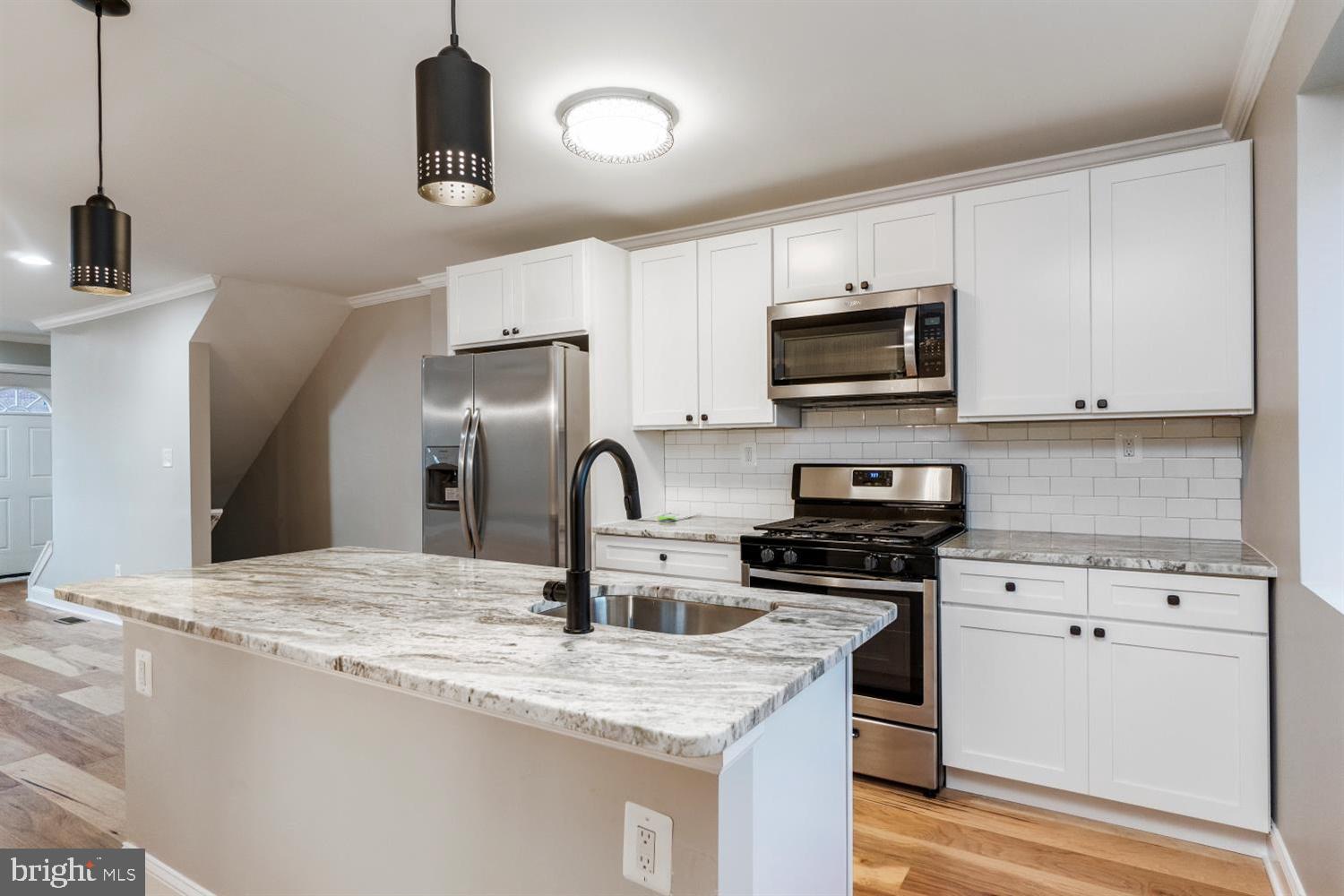 3926 Glenhunt Road Baltimore, MD 21229 - Photo 3 of 33