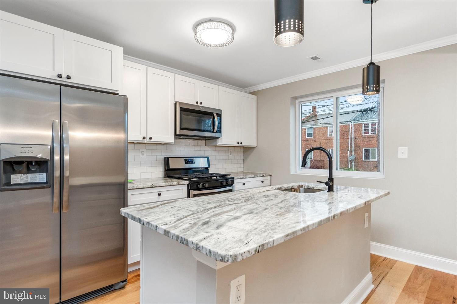 3926 Glenhunt Road Baltimore, MD 21229 - Photo 4 of 33