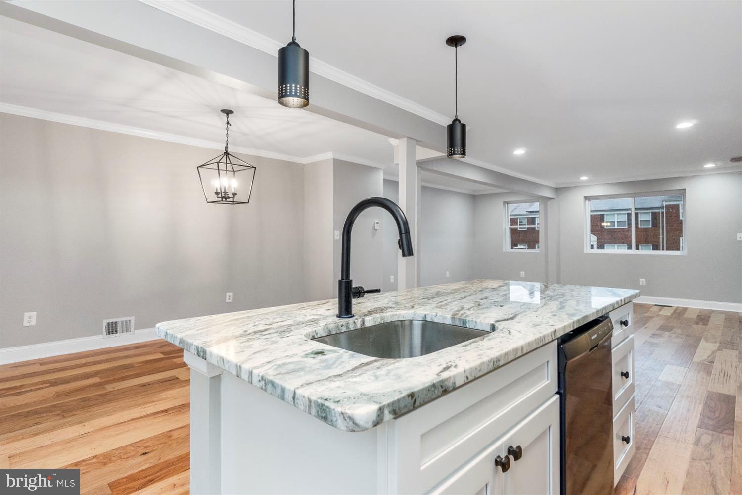 3926 Glenhunt Road Baltimore, MD 21229 - Photo 5 of 33