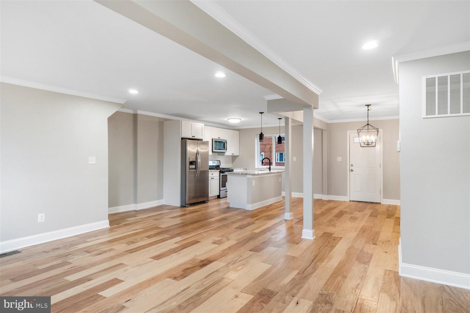 3926 Glenhunt Road Baltimore, MD 21229 - Photo 8 of 33