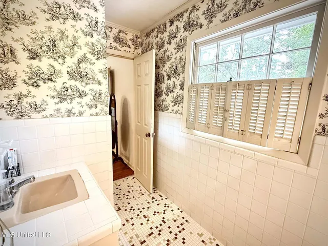 $239,000 | 887 Briarwood Drive, Jackson, MS 39211