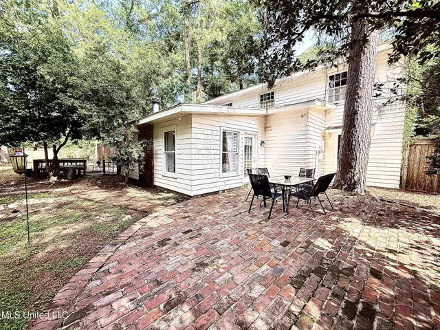 $239,000 | 887 Briarwood Drive, Jackson, MS 39211